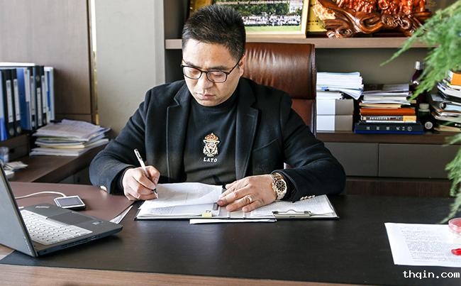 星空电竞综合登录入口销售总监谢选理先生-轩盛星空彩票二分生产厂家